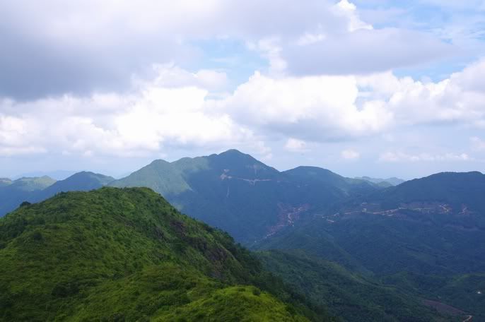 行走莲花山脉中部之登云嶂 鸿图嶂1277—广东300千米高